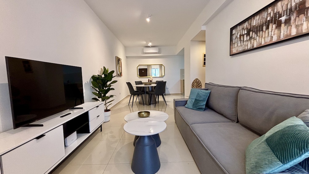 Apartment, Smoking