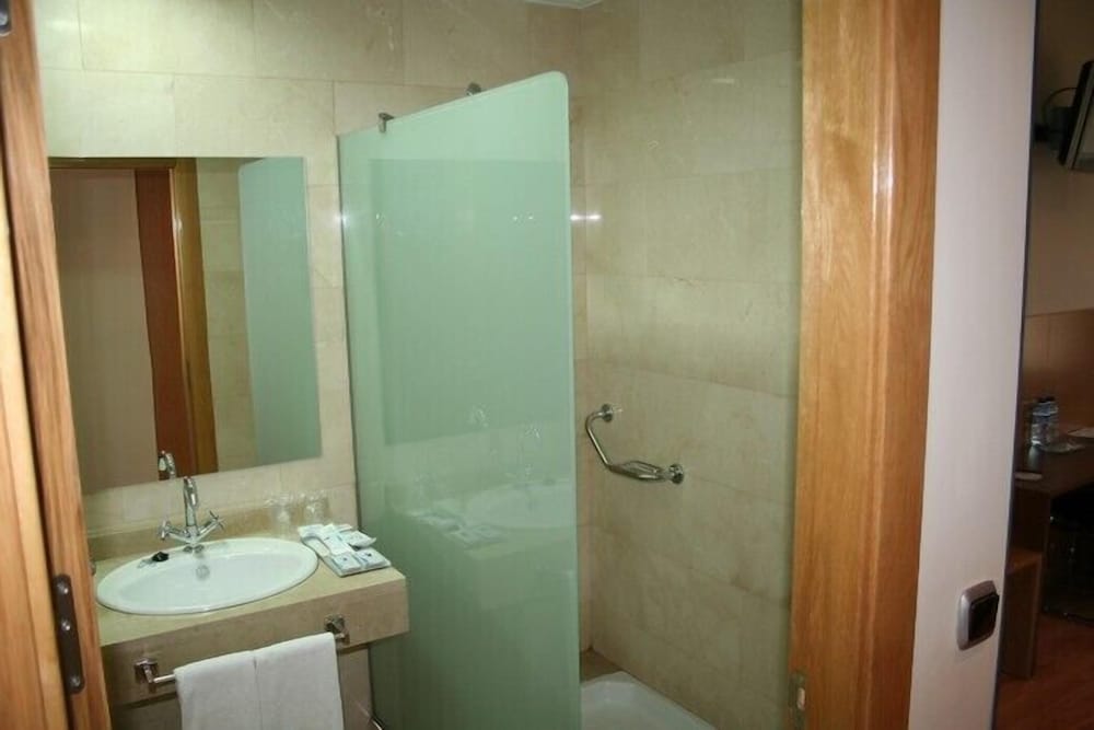 Standard Double Room Single Use photo 3