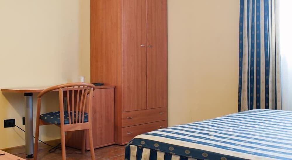 Basic Single Room, 1 Large Twin Bed photo 1