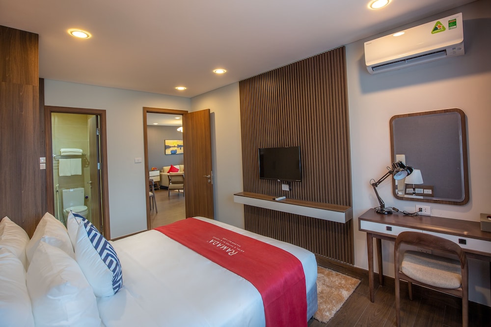 Deluxe Suite, Multiple Beds, Non Smoking (Max Occ. 4)