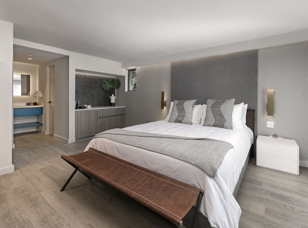 All New Pines Superior King Non-View Room (Recently Renovated) - Photo 2
