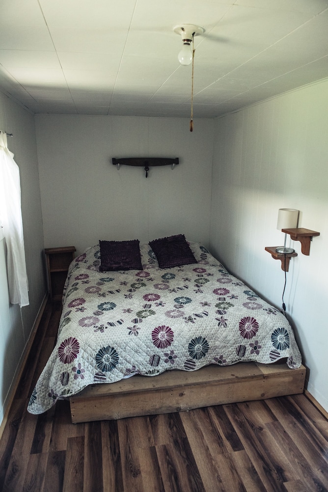 Standard Room, 1 Queen Bed, Kitchenette photo 3