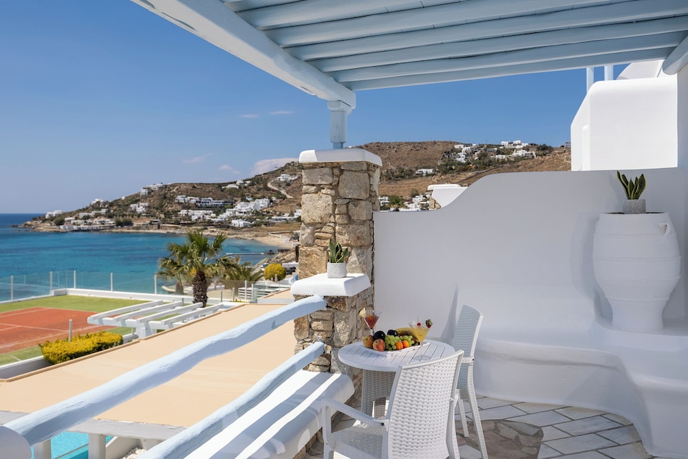 Signature Junior Suite with Sea View - Photo 5