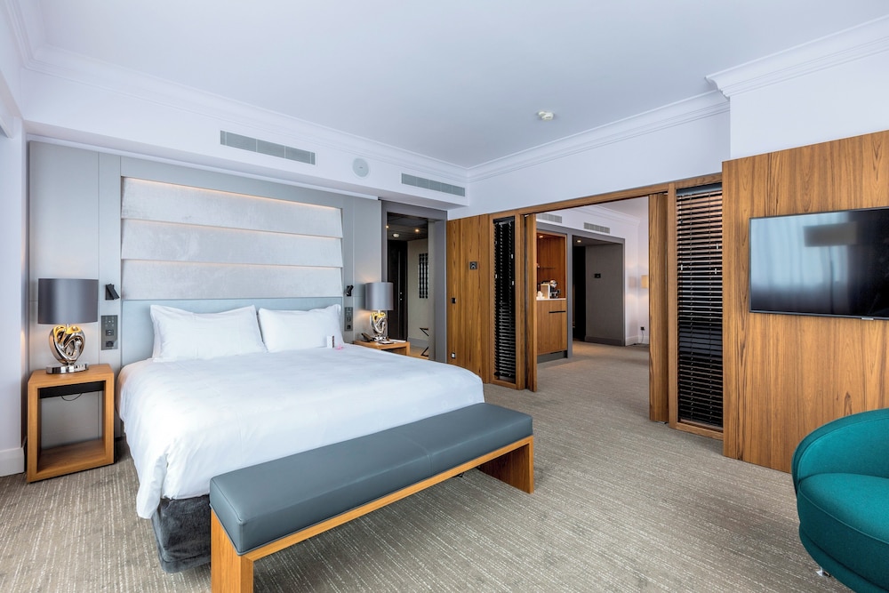 Corner Suite