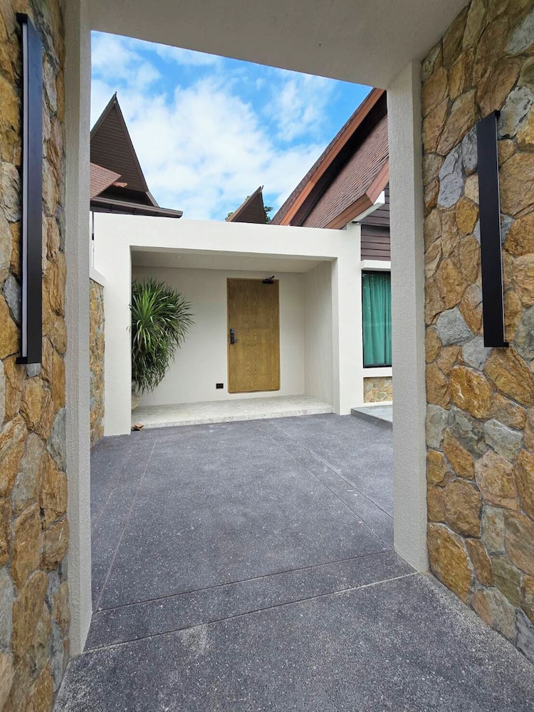 Family Beachfront Pool Villa - Photo 9