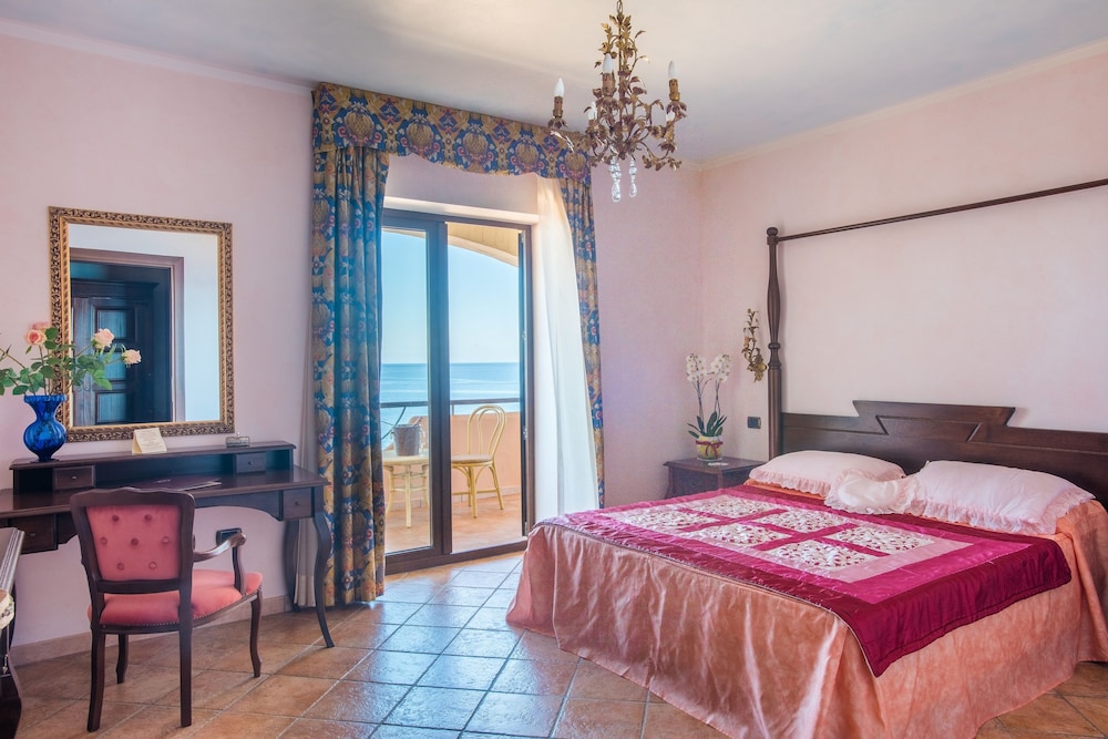 Suite, Sea View - Photo 1
