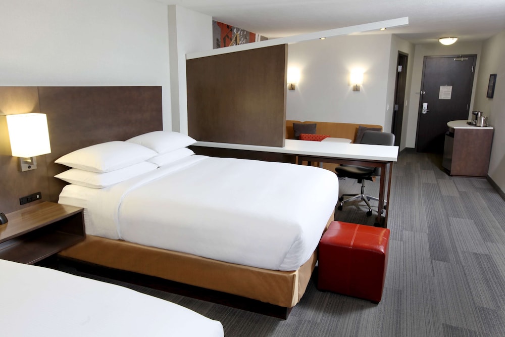 Room, Accessible (Hearing, 2 Queen Beds with Sofa bed) photo 3