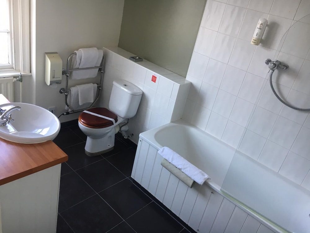 Superior Twin Room, Private Bathroom photo 3