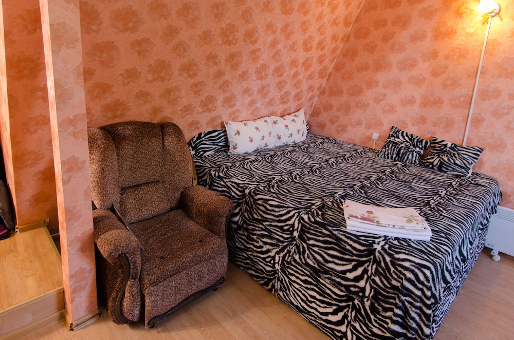 Classic Suite, 1 Double Bed, Refrigerator & Microwave photo 1