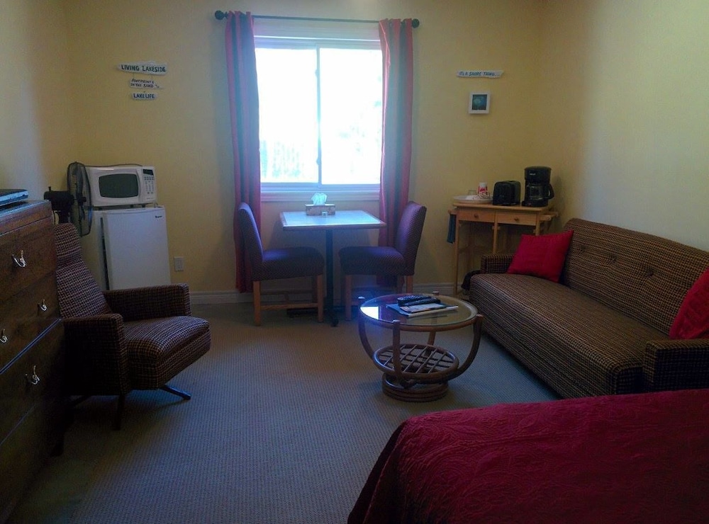 Standard Room, 1 Queen Bed (Room 5)