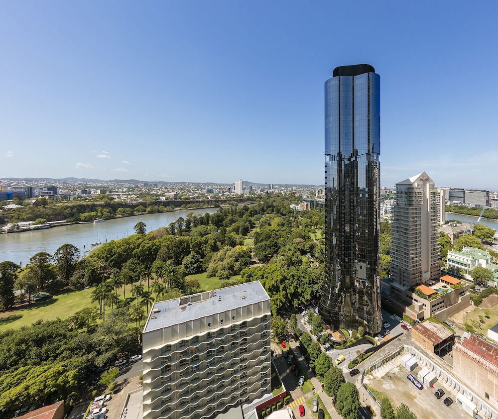 2 Bedroom River View Apartment - Photo 12