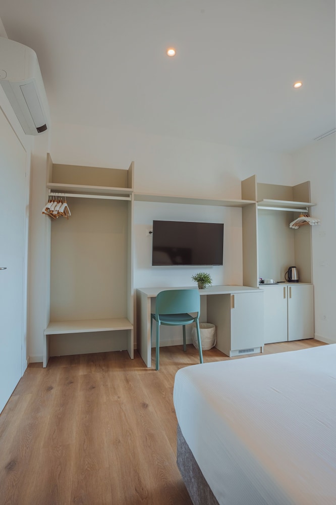 Deluxe Double Room, 1 Double Bed, Private Bathroom photo 3