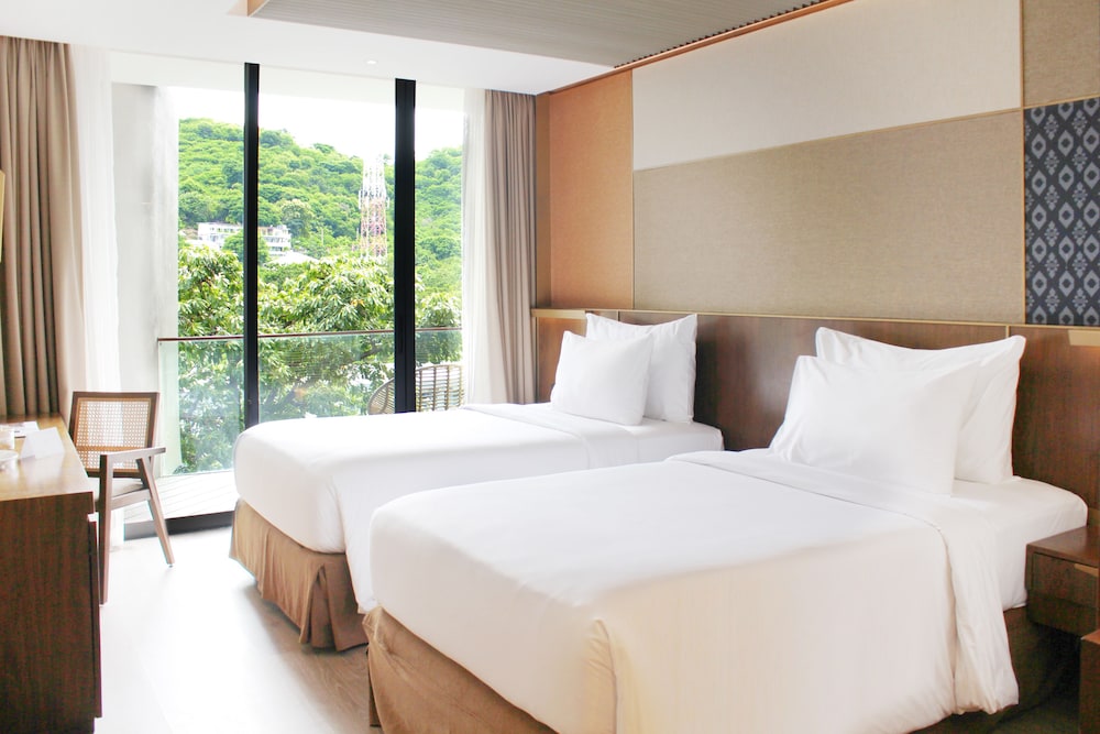 Signature Hill View Twin Bed photo 1
