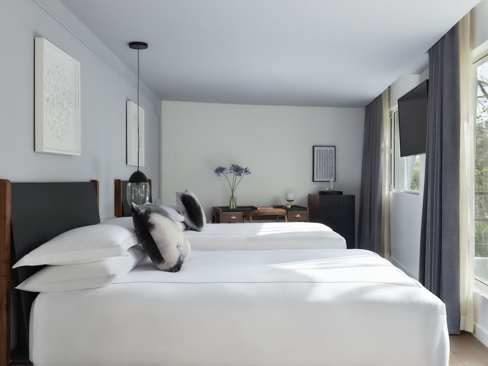 Premium Room, 2 Queen Beds, Terrace (Atrium View) - Photo 5