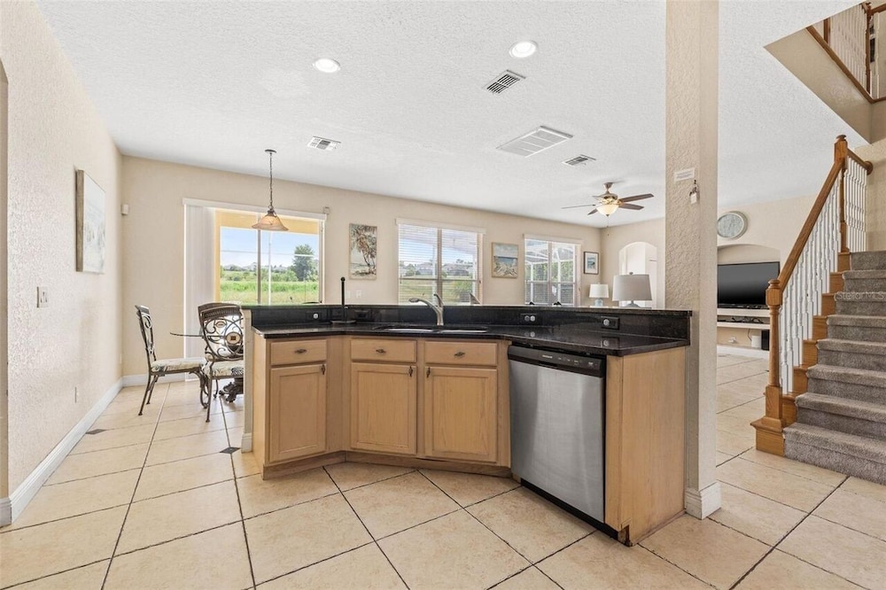 Large Villa - Close to Disney With Extended Patio and Golf Course Views, Bild 14