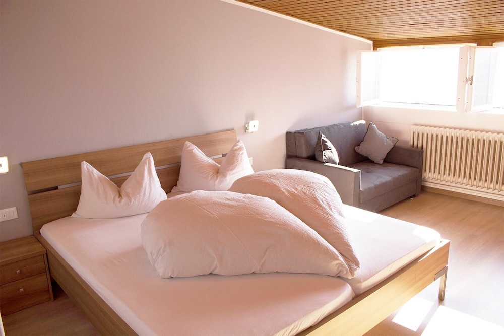 Economy Double Room photo 2
