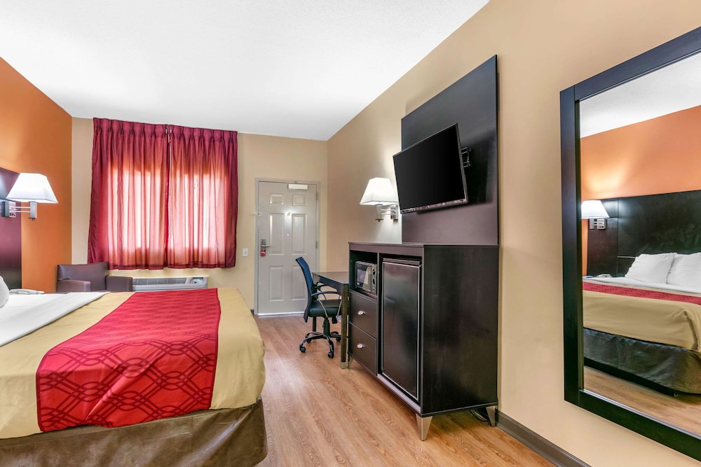 Standard Room, 1 King Bed, Non Smoking - Photo 2