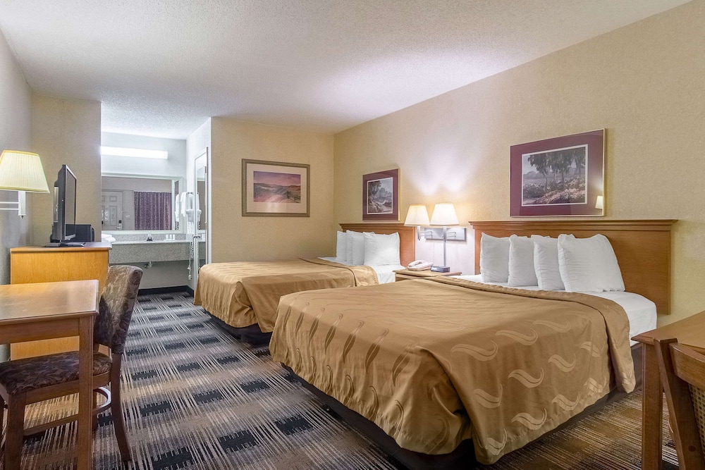 Standard Room, 2 Queen Beds, Non Smoking photo 1