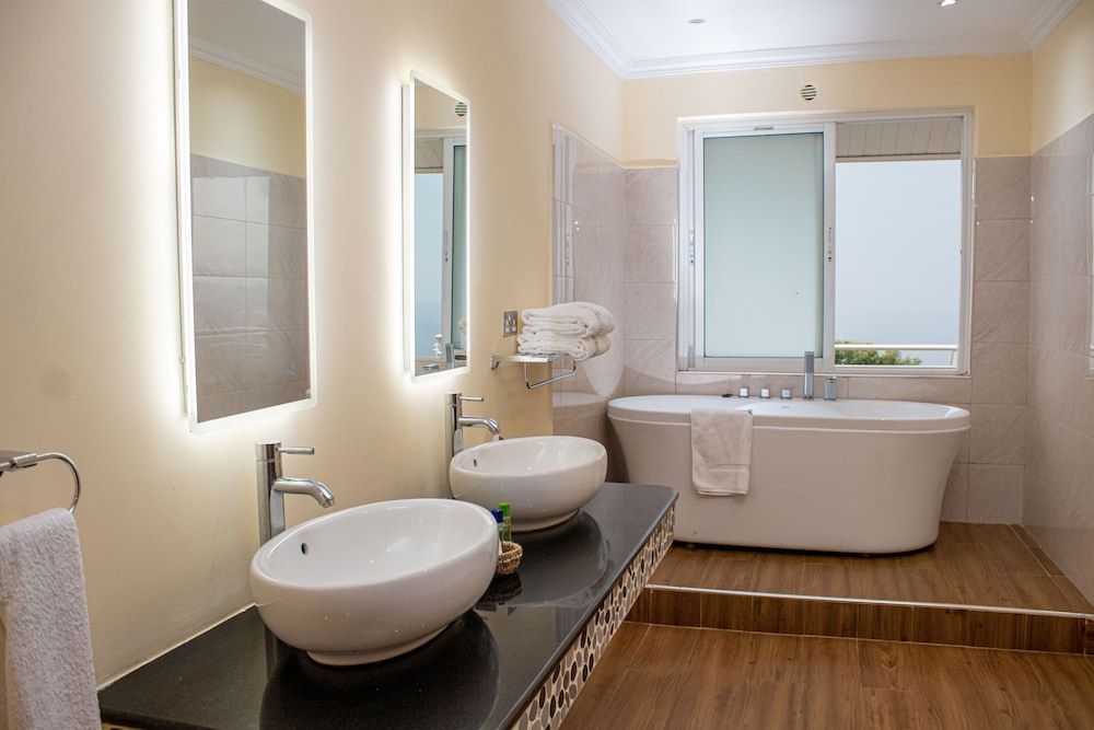 Executive Twin Room - Photo 4