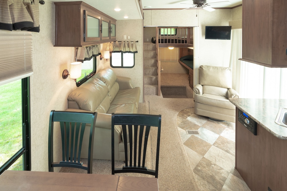 RV Rental (Linens Not Provided) photo 2