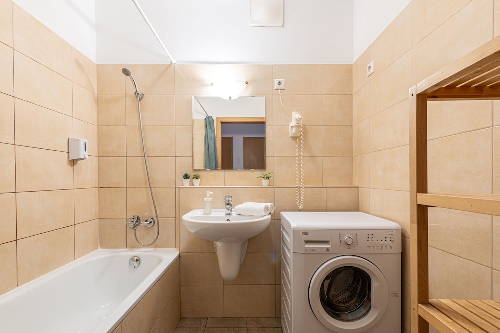 Three Bedroom Apartment - Photo 10