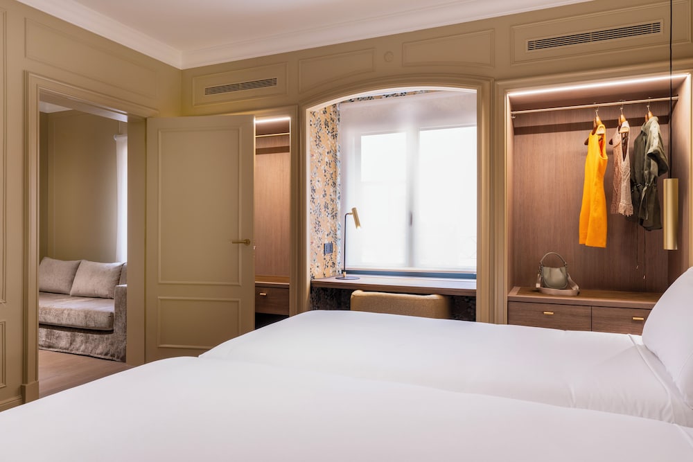 Premium Double Room (Avenida)