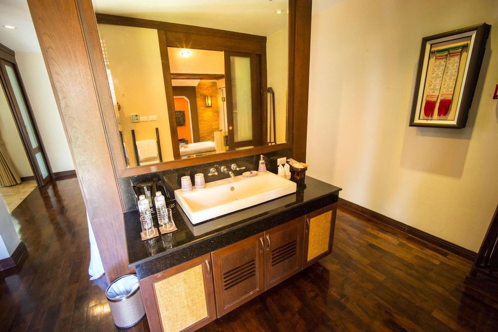 Deluxe River View Villa photo 2