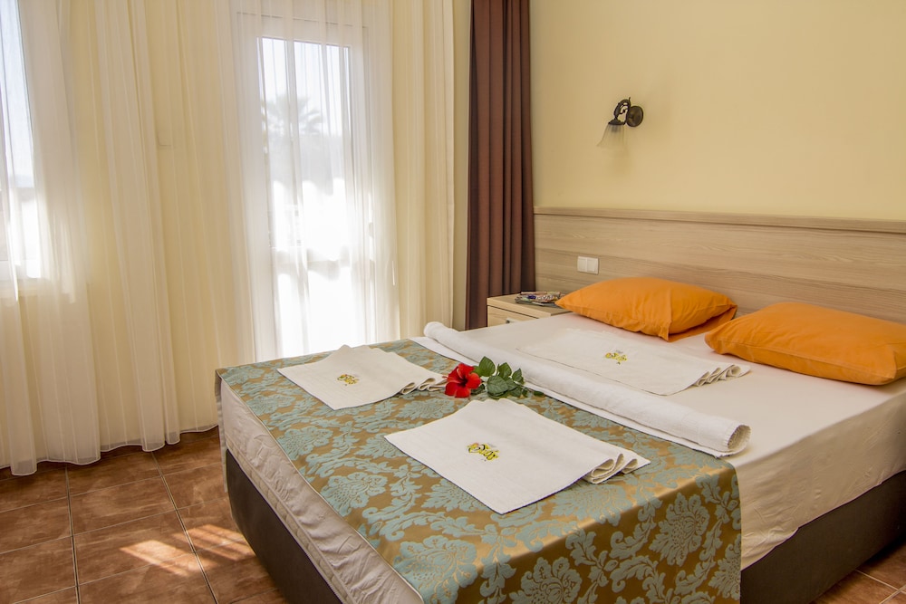 Double or Twin Room - Photo 4