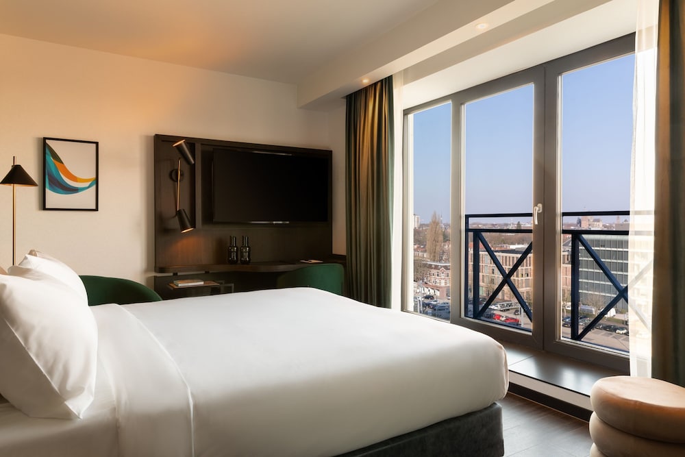 Deluxe Room, 1 King Bed, City View - Photo 5