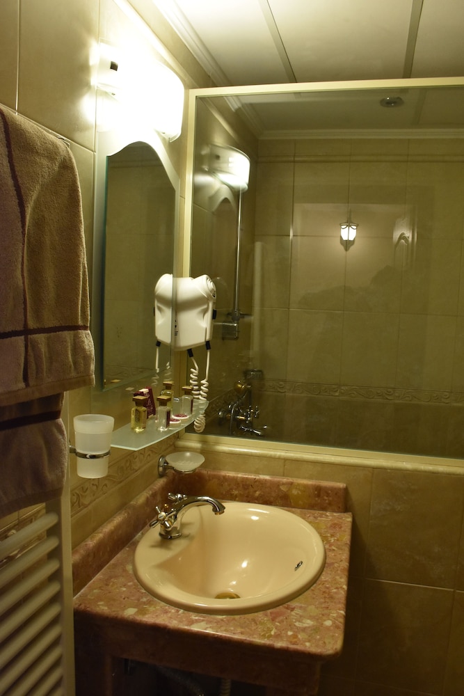 Economy Double Room photo 3