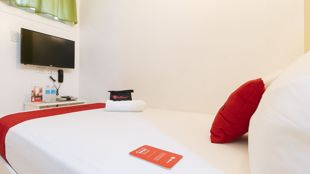 Double Room (Reddoorz) - Photo 5