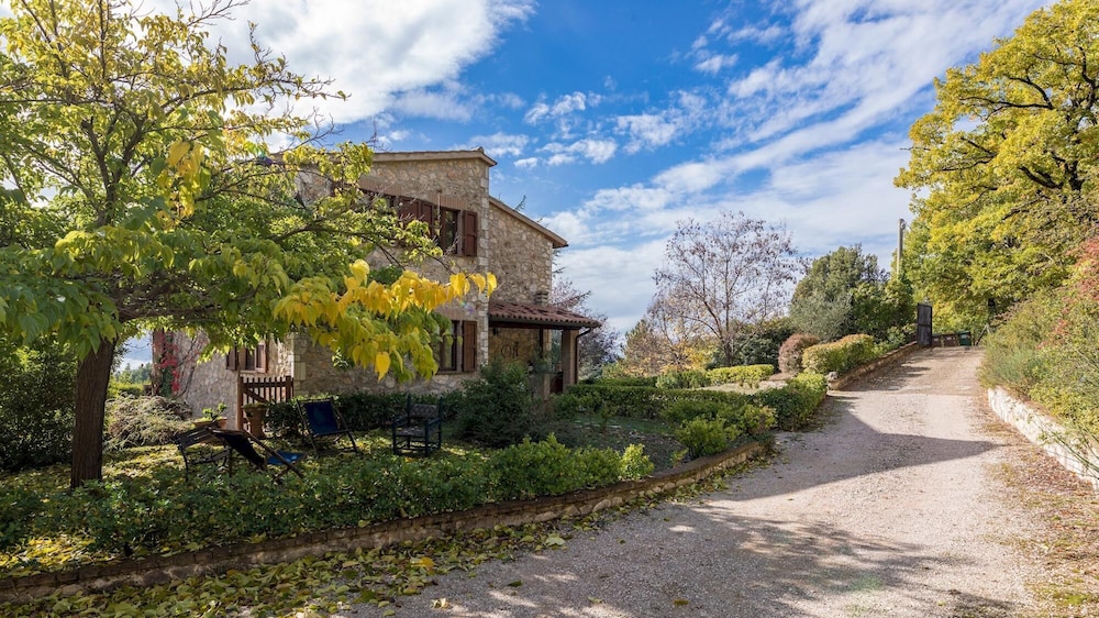 Villa photo 3