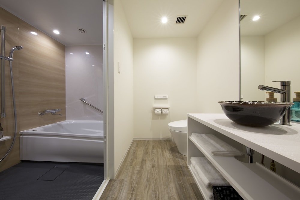 Superior Twin Room, Non Smoking - Photo 9