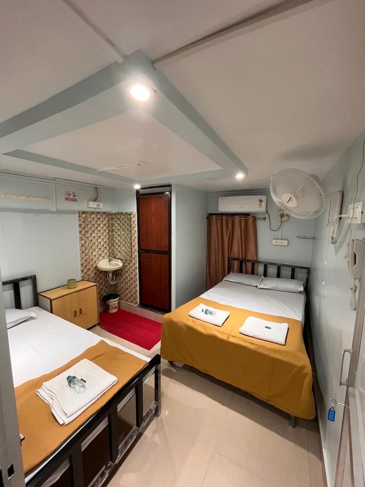 Basic Triple Room photo 1