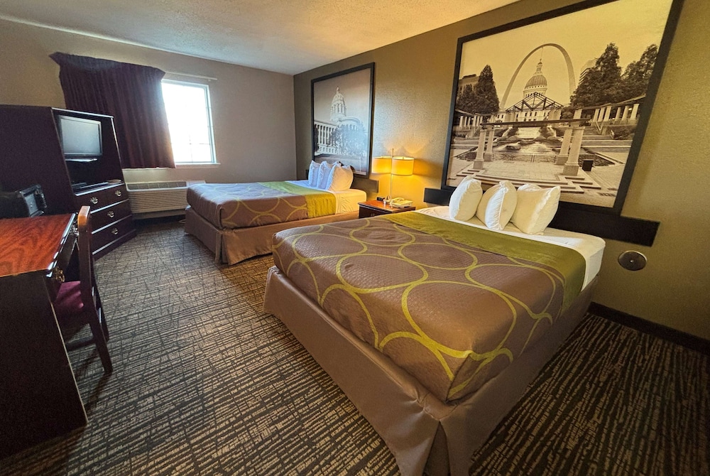 Room, 2 Queen Beds, Non Smoking (Pet-Friendly) - Photo 1