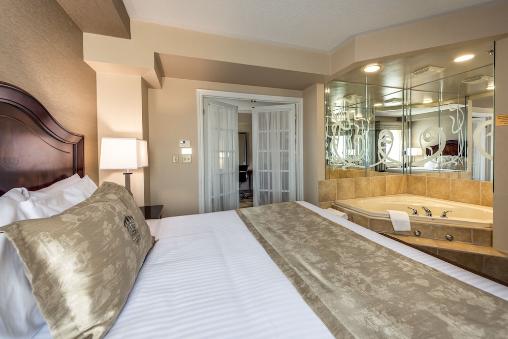 Deluxe King Suite with Jetted Tub-Separate Living Room - Photo 3