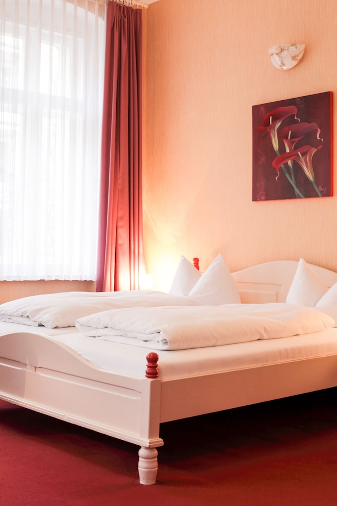 Basic Triple Room photo 2