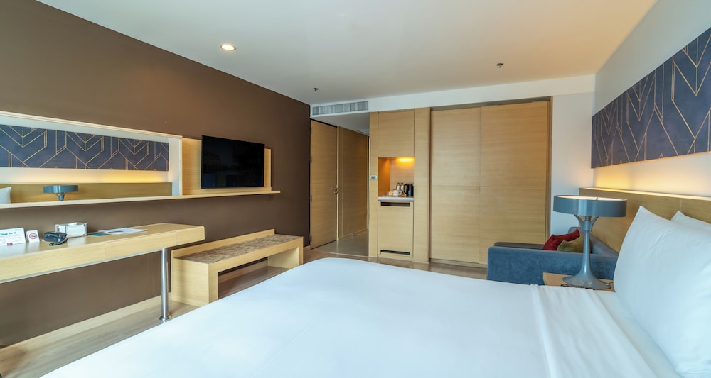 Deluxe Room With No View photo 1