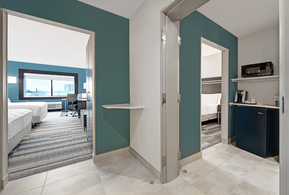 Standard Room, 2 Queen Beds, Accessible Bathtub (Communications) photo 2