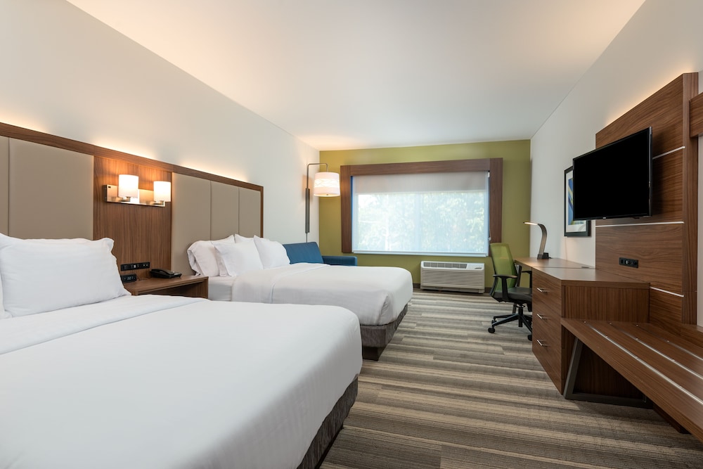 Suite, 2 Queen Beds (Living Area) photo 1