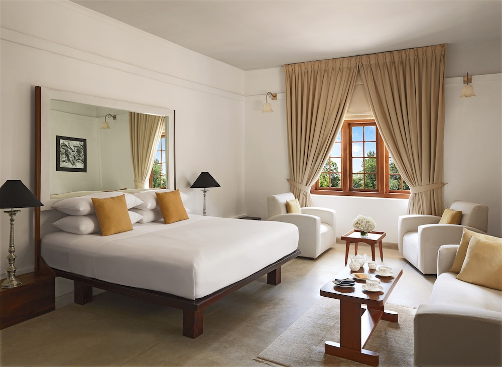 White Room - Photo 1