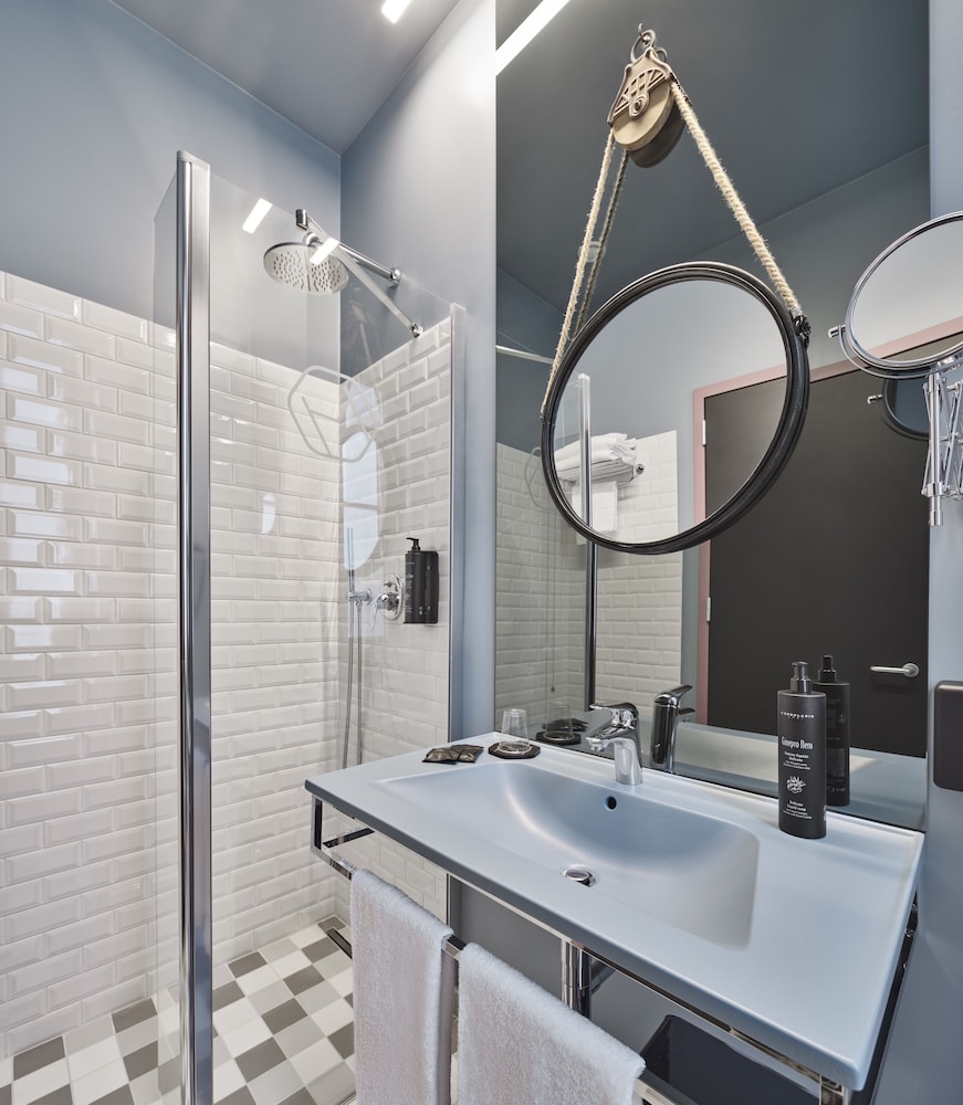 Superior Triple Room (Modernist M) - Photo 6