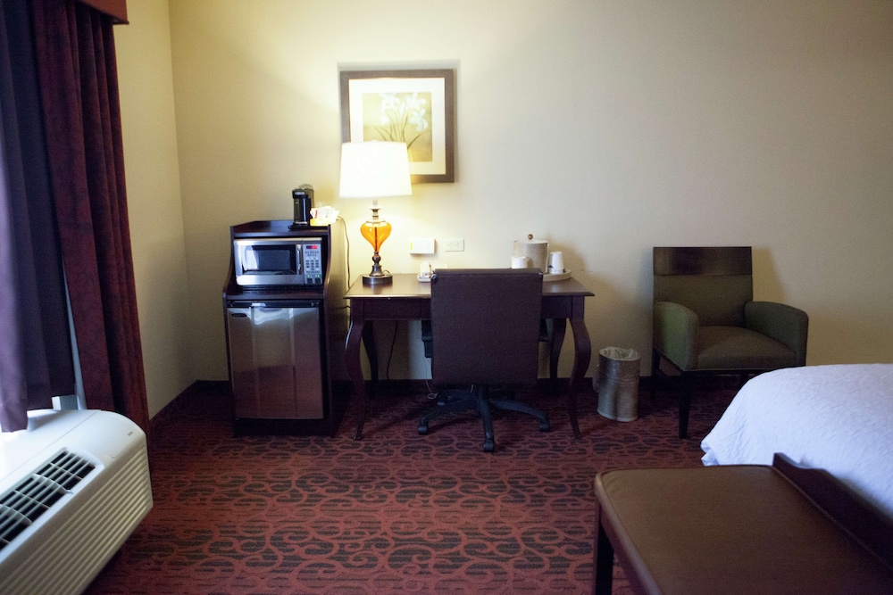 Standard Room, 1 King Bed, Non Smoking - Photo 5