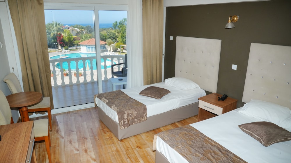 Standard Room, 1 Bedroom, Pool View