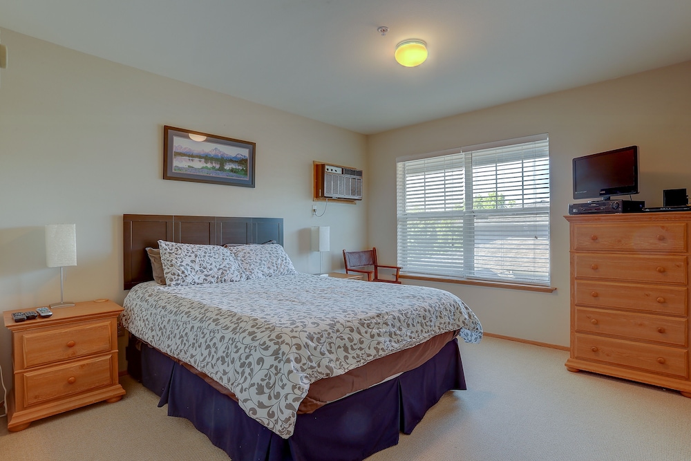 Condo, 2 Bedrooms photo 1