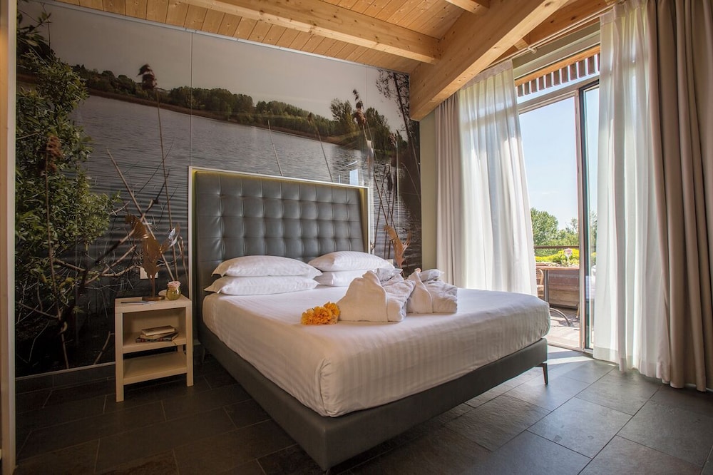 Suite, 2 Bedrooms, Lake View photo 3