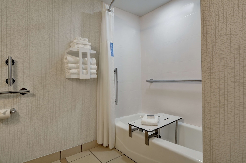 Room, 1 King Bed, Accessible photo 1