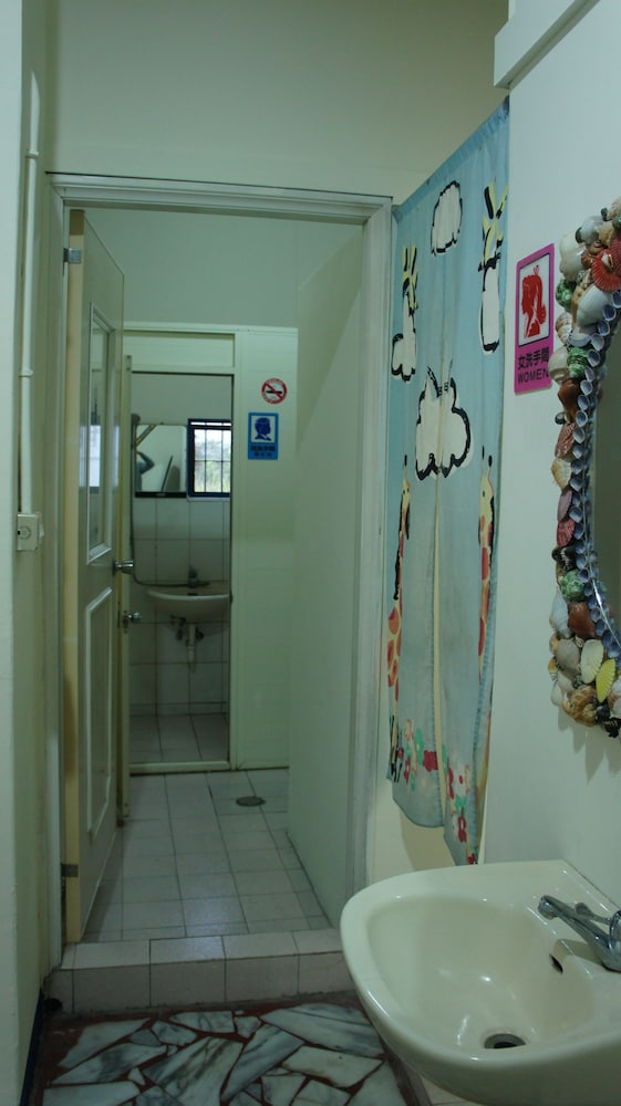 Basic Shared Dormitory, Mixed Dorm, Shared Bathroom photo 2