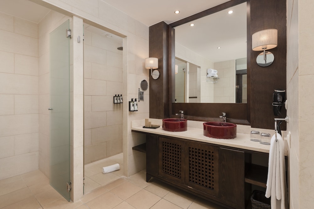 Suite (2 adults + 1 child) thumbnail 5