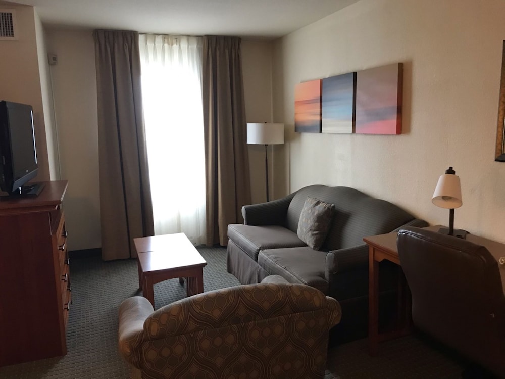 Suite, 1 Queen Bed, Accessible Bathtub (Mobility, Comm Access) - Photo 10